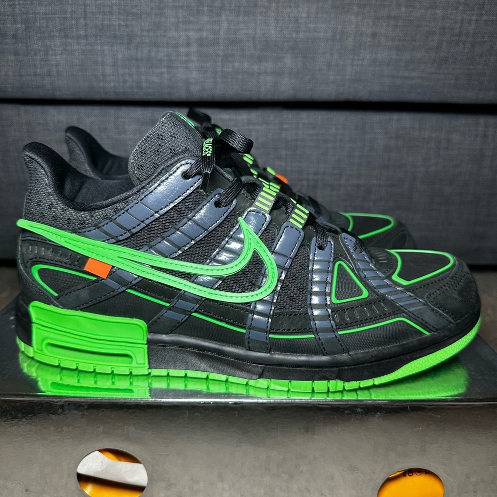 Off-White Green Stike ( Nike Air Rubber
Dunk)